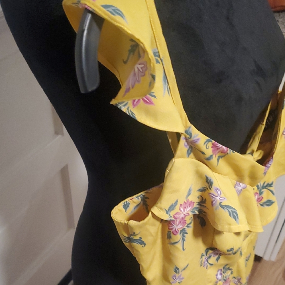 Timing Yellow Floral Ruffle Romper - Picture 6 of 11